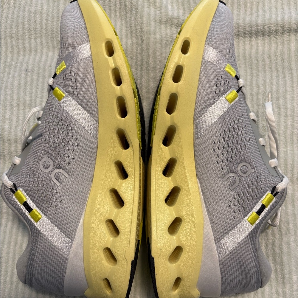 On Cloud Surfer women’s size 9